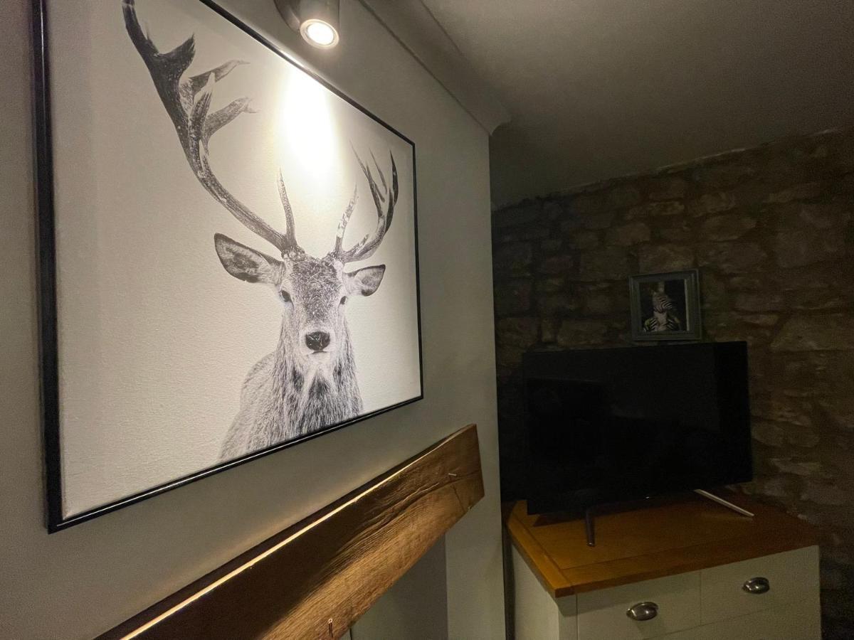Traditional Cosy Pet Friendly Cottage By The Canal With Cymru Holidays 큼브랜 외부 사진